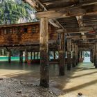 Bootshaus am Pragser Wildsee auf Holzstehlen