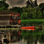 Bootshaus bei Regen