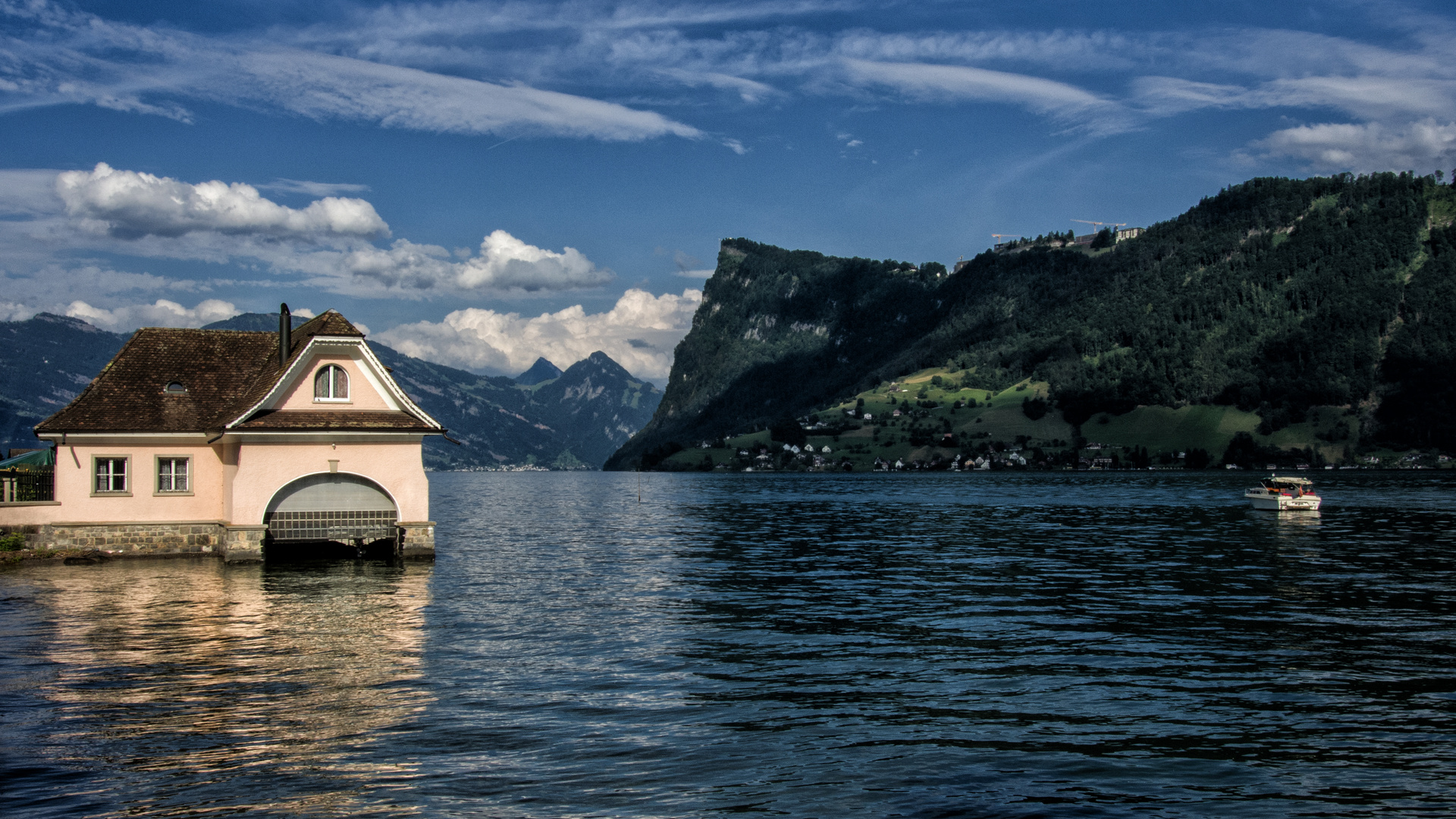 Bootshaus im Abendlicht