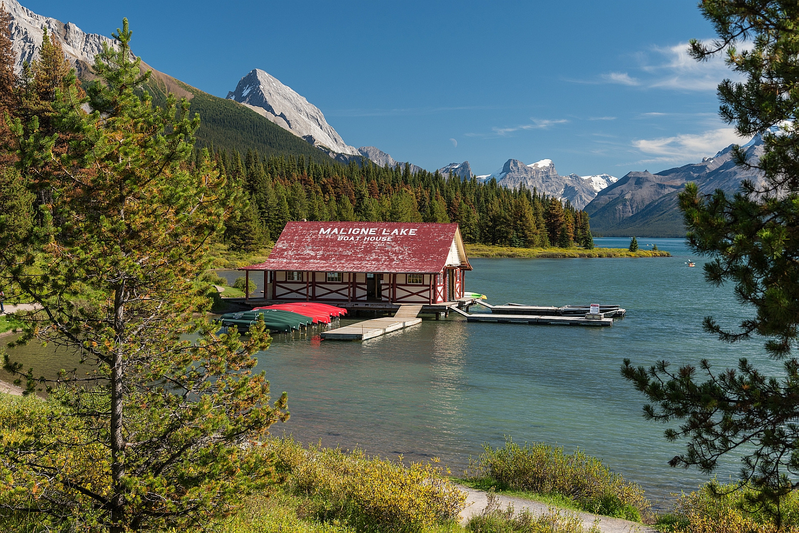 Bootshaus Maligne Lake