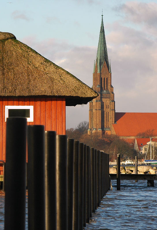 Bootshaus mit Dom im hintergrund