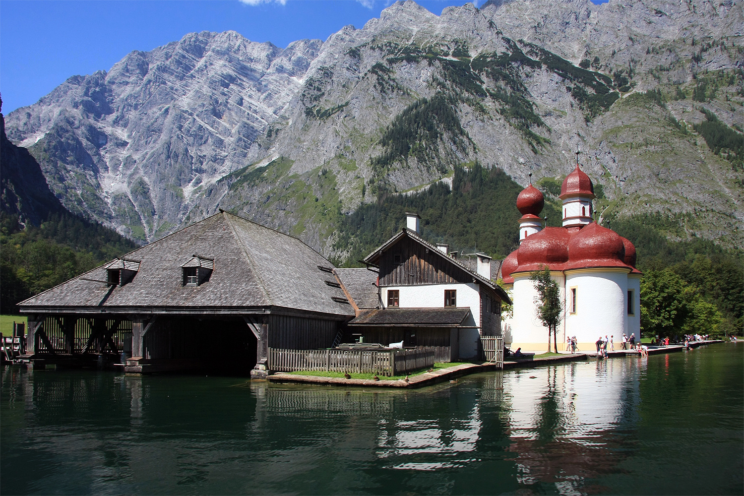 "Bootshaus,Fischräucherei,St.Bartholomä vor dem Watzmann am Königssee"