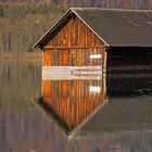 Bootshütte im See