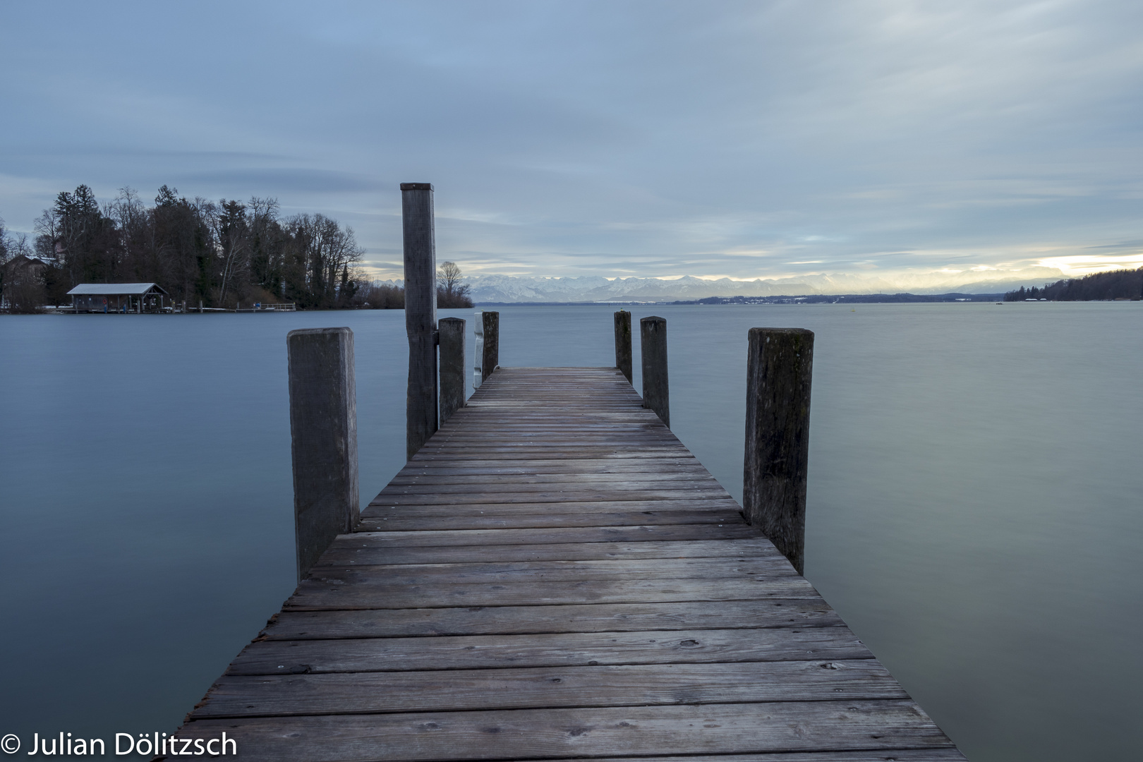 Bootssteg am Starnberger See im Winter