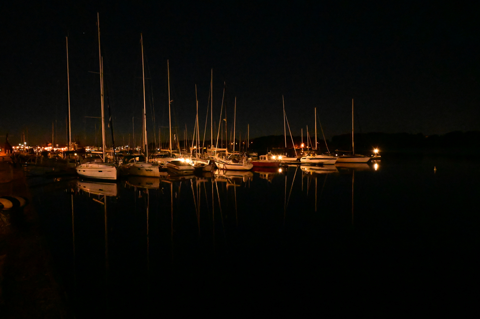 ... Bootssteg bei Nacht  ...