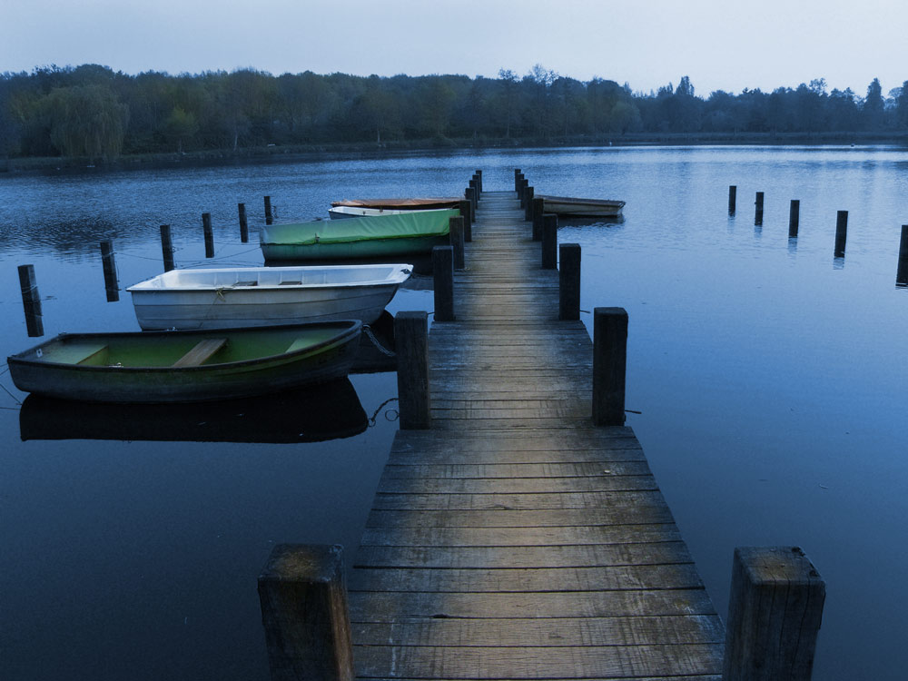 Bootssteg im Morgengrauen