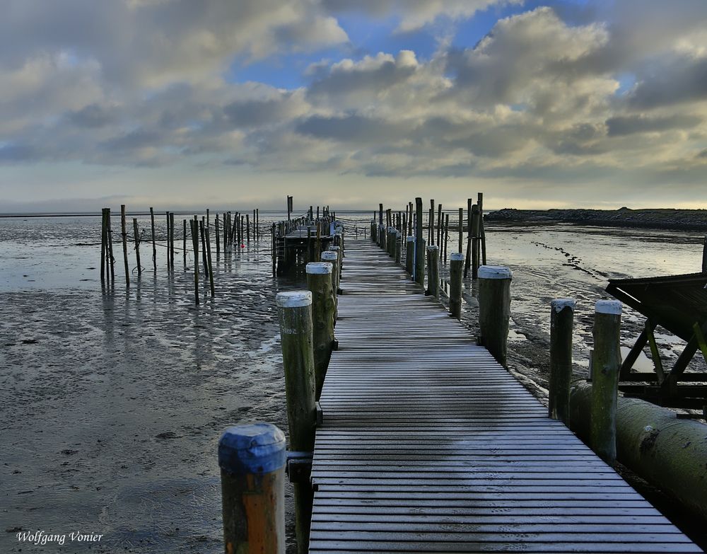 Bootssteg in Rantum auf Sylt im Wintermantel