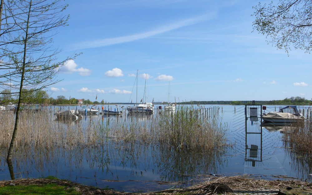 Bootssteg unter Wasser