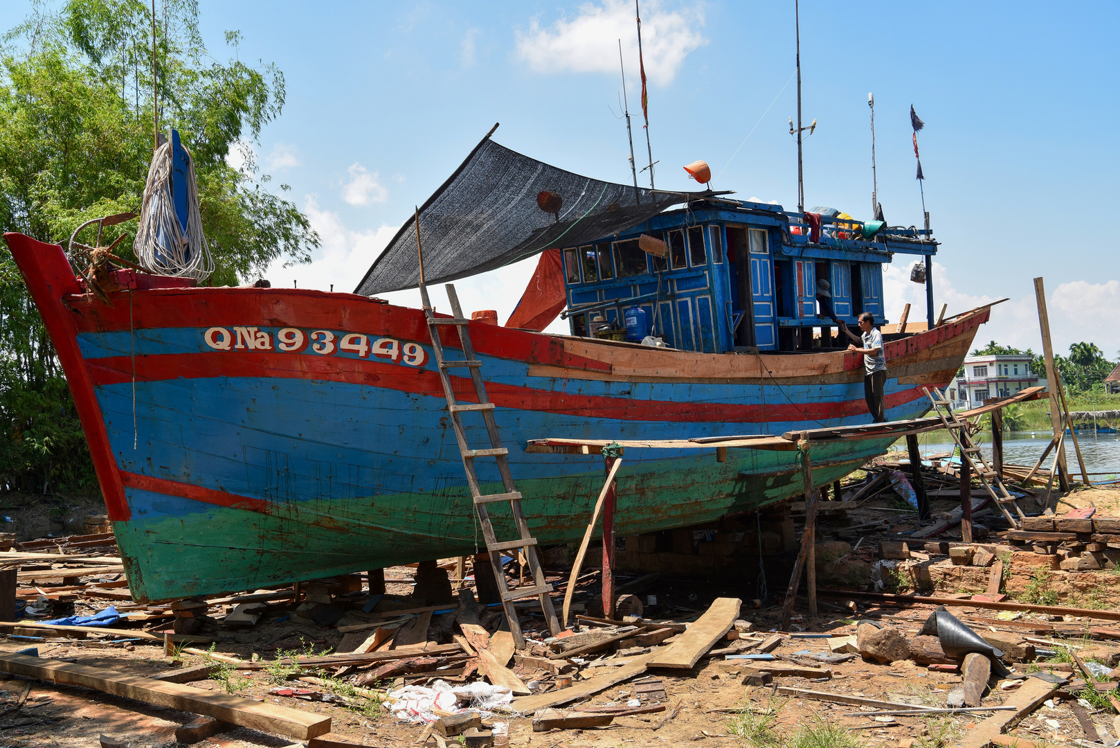 Bootswerft am Fluss Thu Bon 02