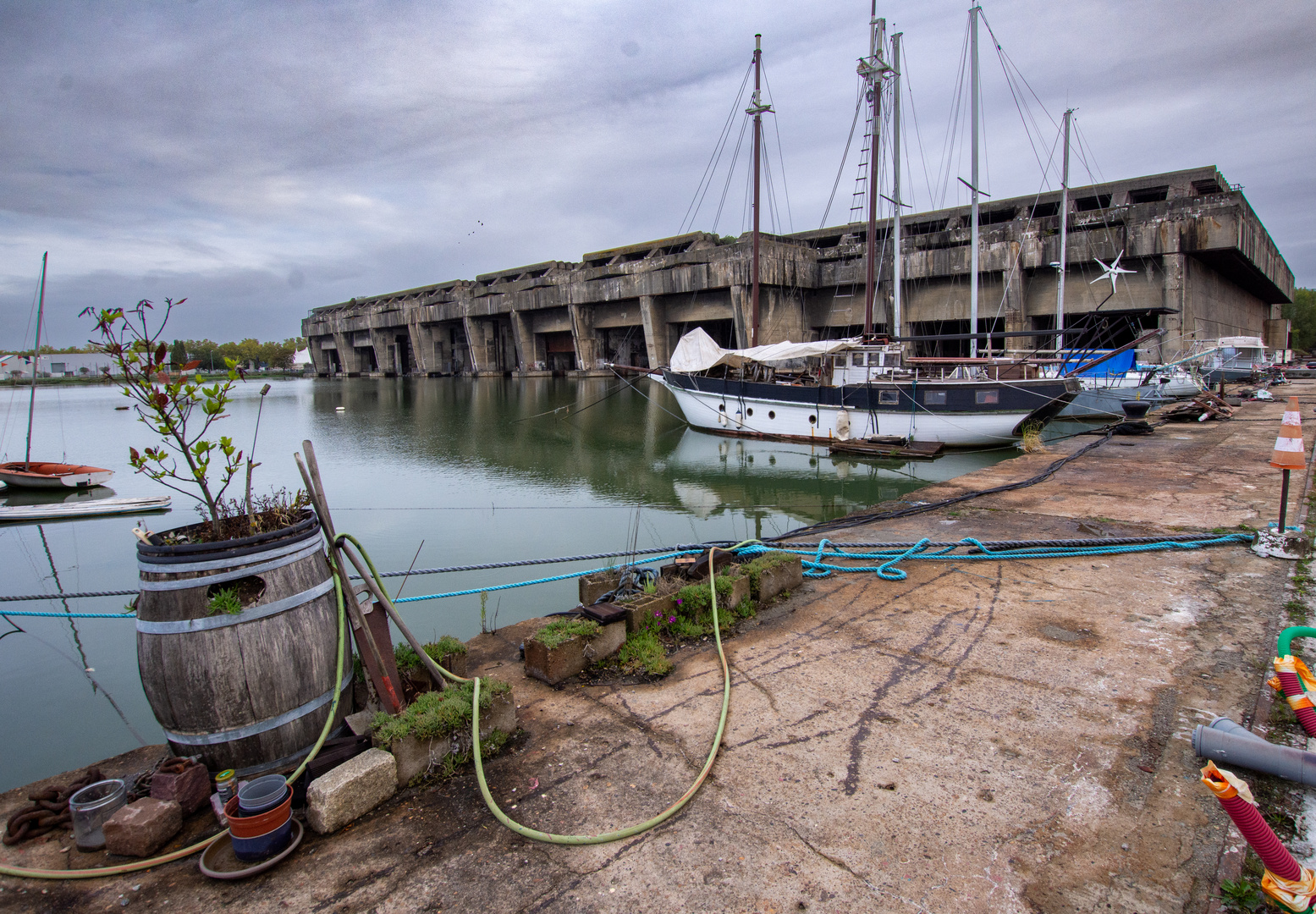 Bordeaux - Bassins a Flot - Cours Henri Brunet - Base Sous-Marine - 01