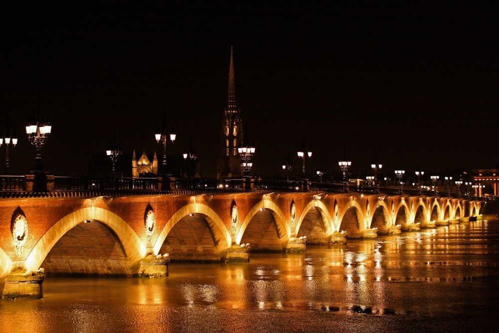 Bordeaux by night: Pont de Pierre