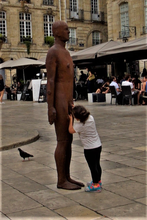 Bordeaux, "Die körperliche Untersuchung", place du parlement