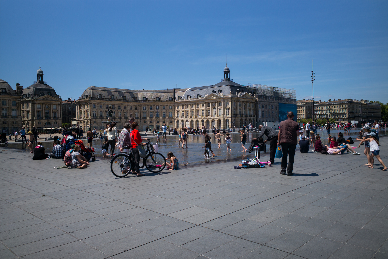 Bordeaux, le miroir d'eau transformé en pateaugeoire !