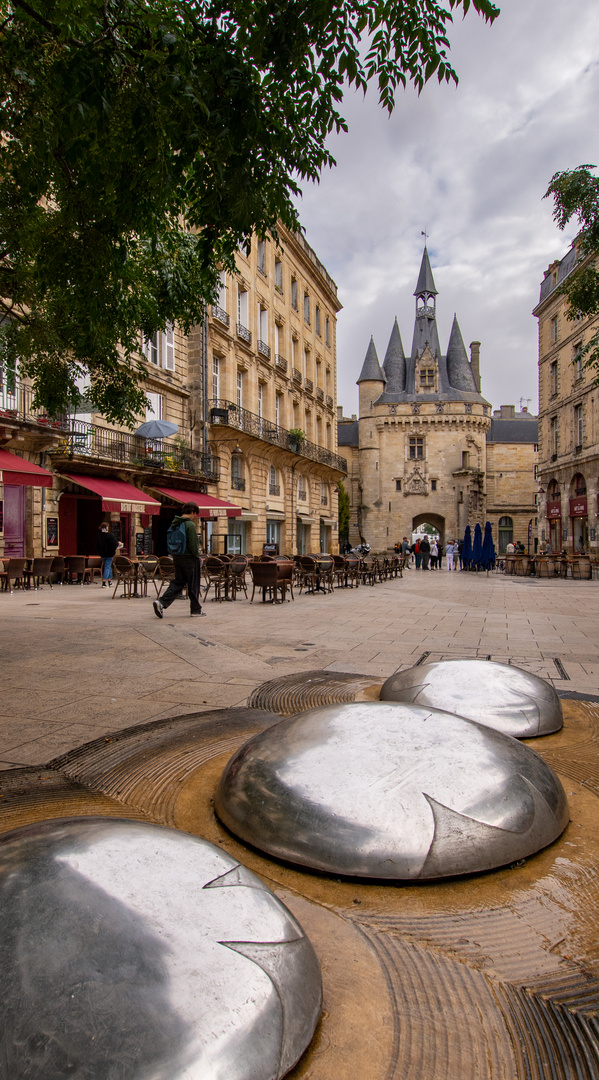 Bordeaux - Place du Palais - Porte Cailhau - 01