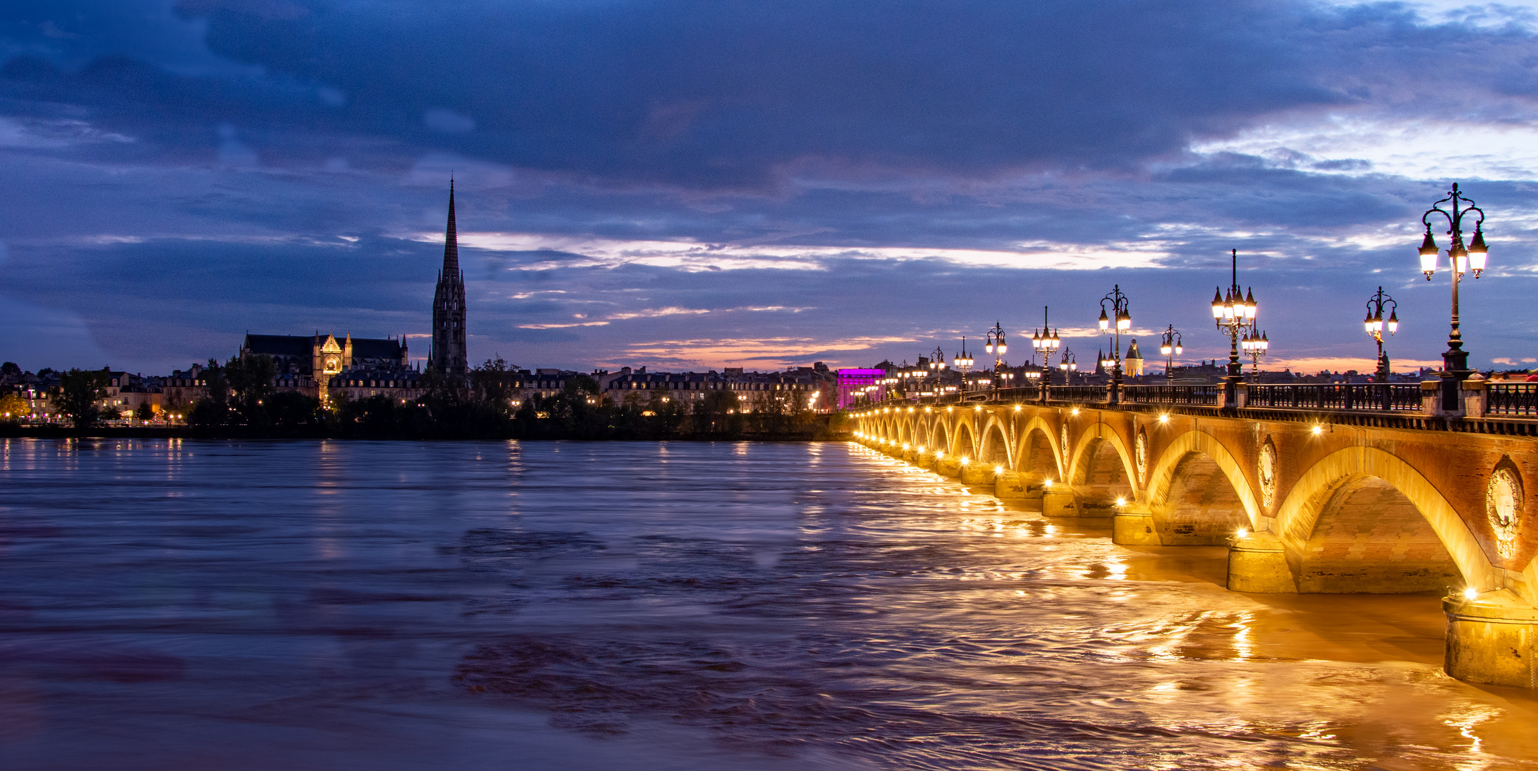 Bordeaux - Pont de Pierre - Basilique Saint Michel - 02