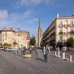 Bordeaux - Rue Gaspard Philippe - Basilique Saint-Michel - 02