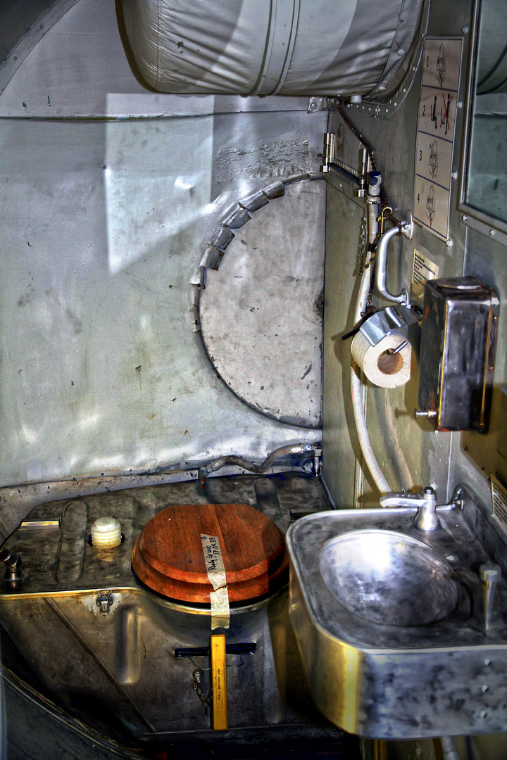 Bordtoilette der Schweizer Super Constellation