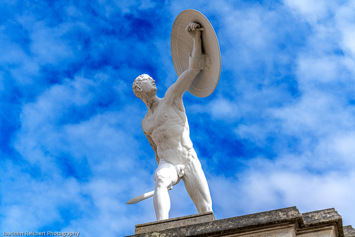 Borghesischer Fechter auf dem Eingangsportal zum Ehrenhof des Schloß Charlottenburg.