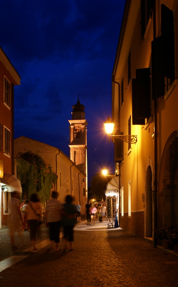 Borgo Guiseppe Garibaldi und Kirche San Severo in Bardolino