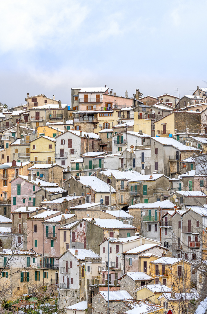 Borgo innevato