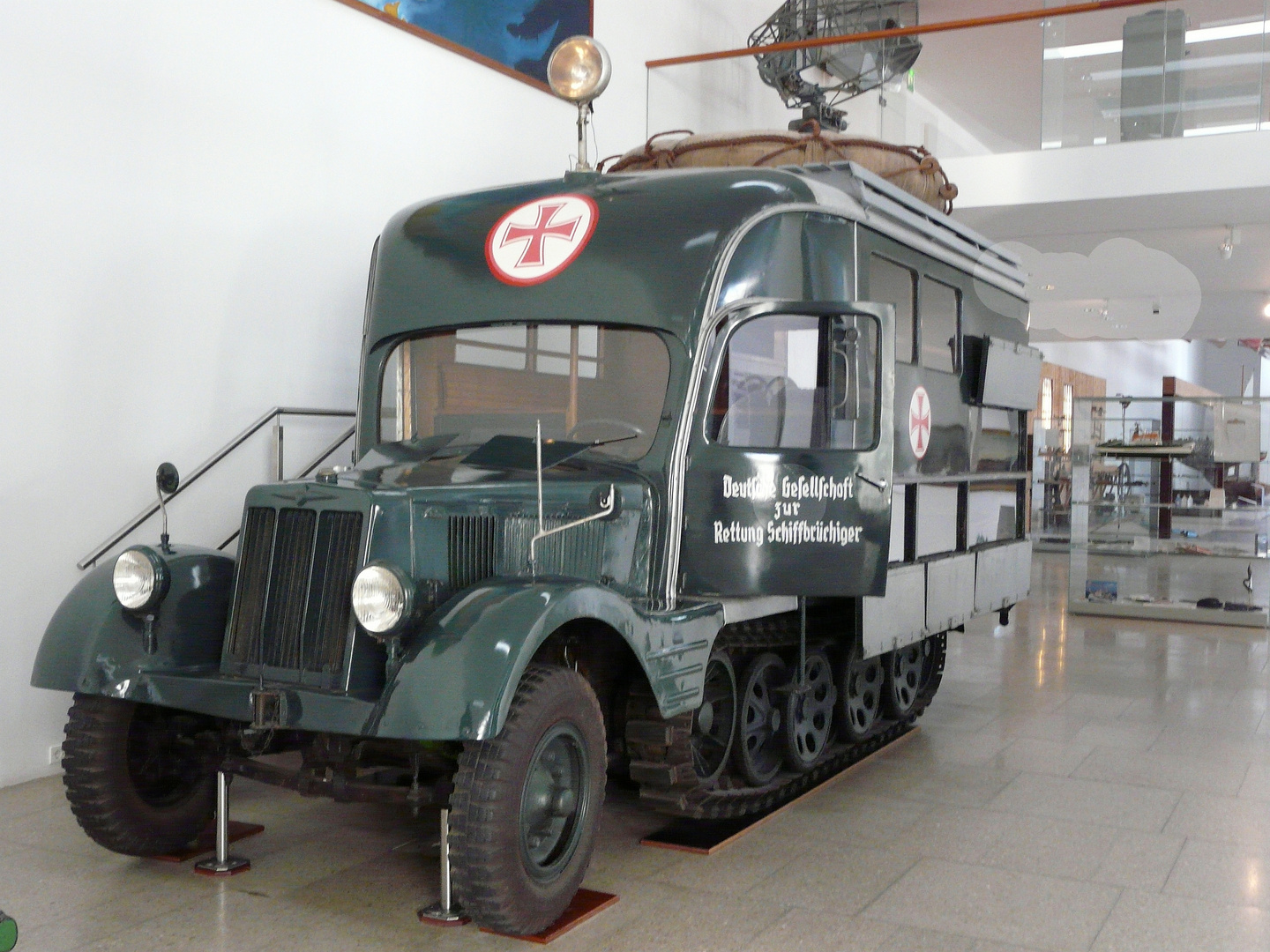 Borgward Halbkettenfahrzeug der DGzRS.....