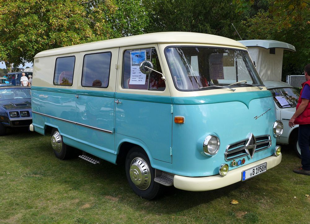 BORGWARD Kleinbus