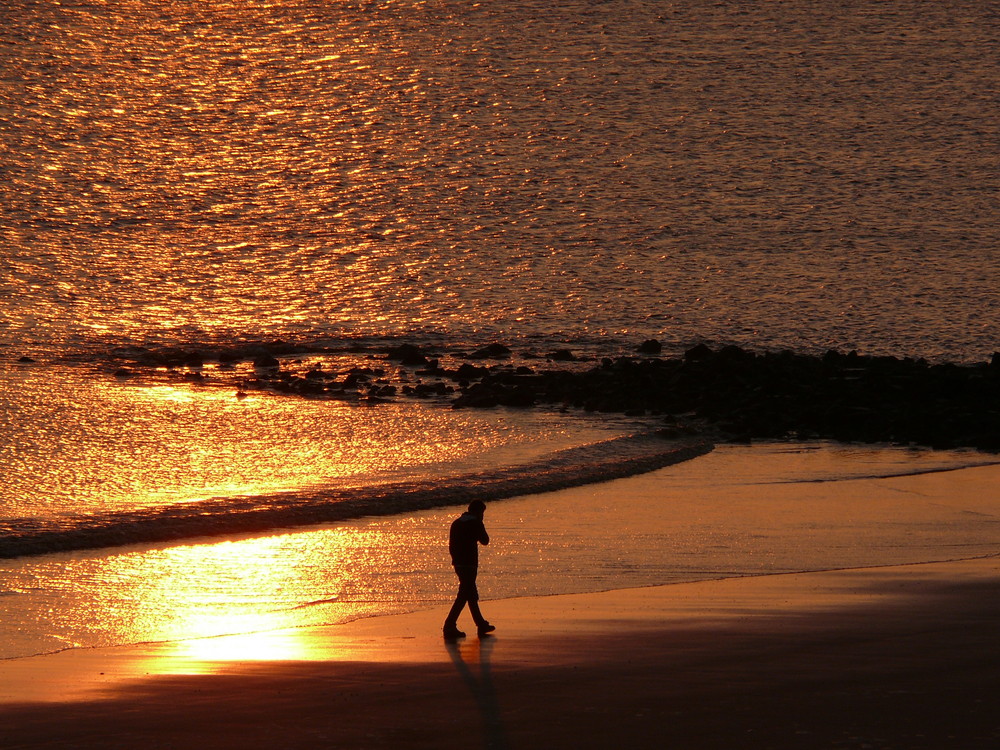 Borkum (1) - Strandspaziergang bei Sonnenuntergang