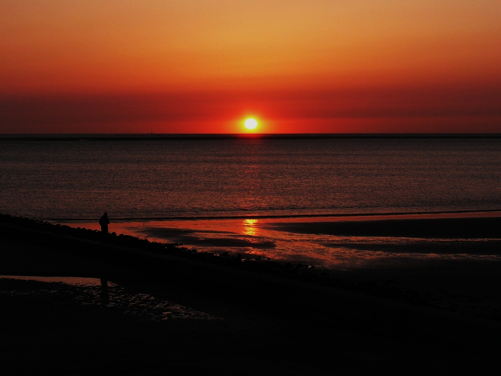 Borkum (2) - Die Sonne hat für heute ihr Werk vollbracht und geht schlafen