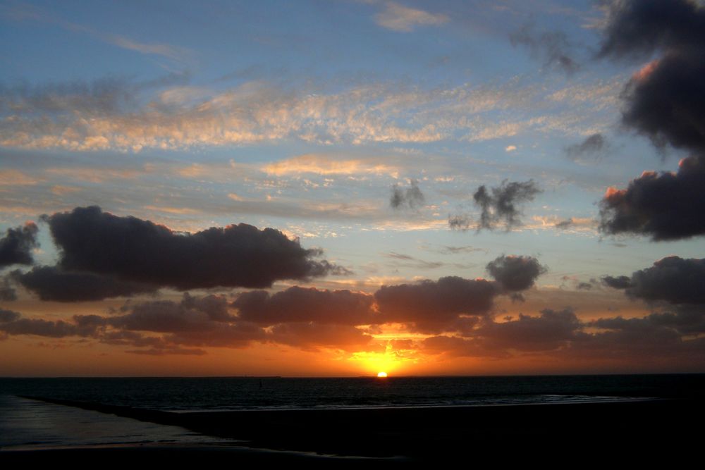 Borkum 2010 - Auch Ende Oktober gibt es hier noch schöne Sonnenuntergänge