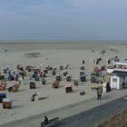 Borkum 2010 - Die ersten Strandkörbe sind schon belegt