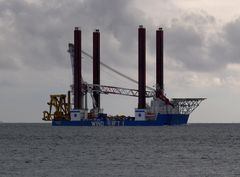 Borkum 2010 - "Wind Lift" (Bauschiff für den Windpark)