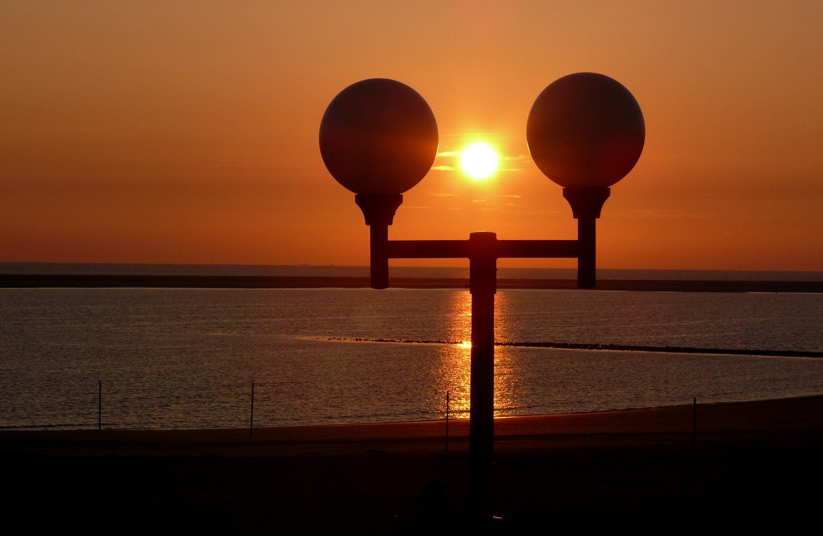 Borkum 2010 - Zwei Energiesparlampen