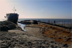 Borkum 2011 - Bergung der "Nordland 1" / Die ersten Meter sind geschafft