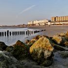 Borkum - Blick von der Buhne auf die Promenade am Nordstrand