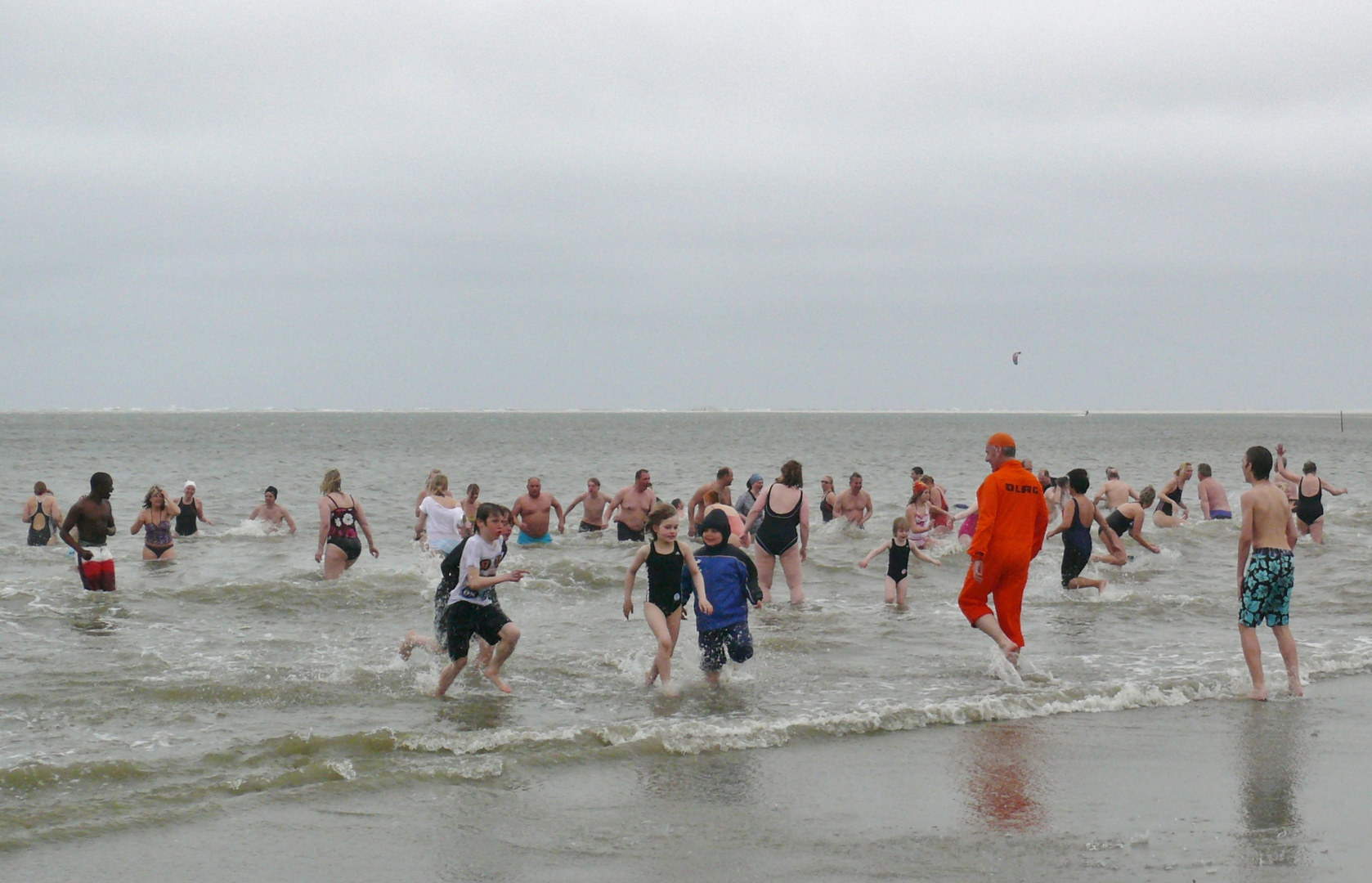 Borkum - Brrrrrrrrrrrrrrrr - ganz schön mutig bei diesem Wetter