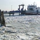 Borkum - Die Fähre nach Emden konnte nur am Außenanleger festmachen