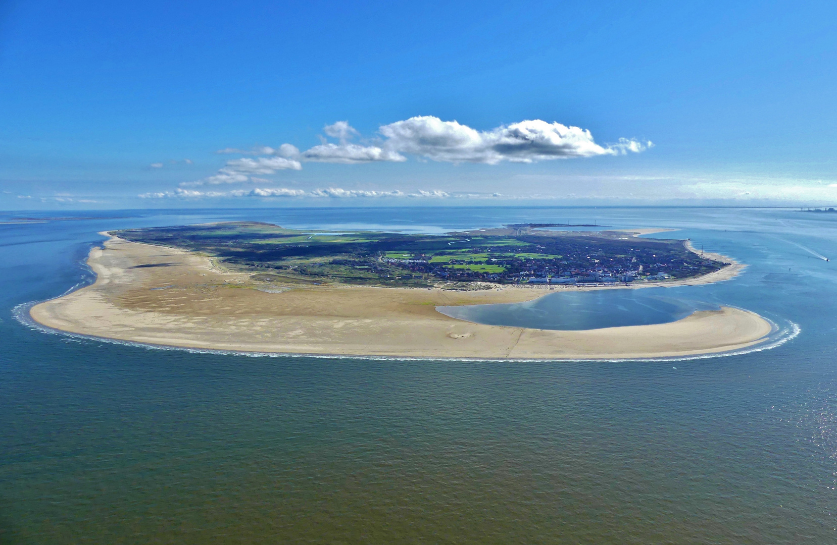 Borkum  -  Die ganze Insel von oben 