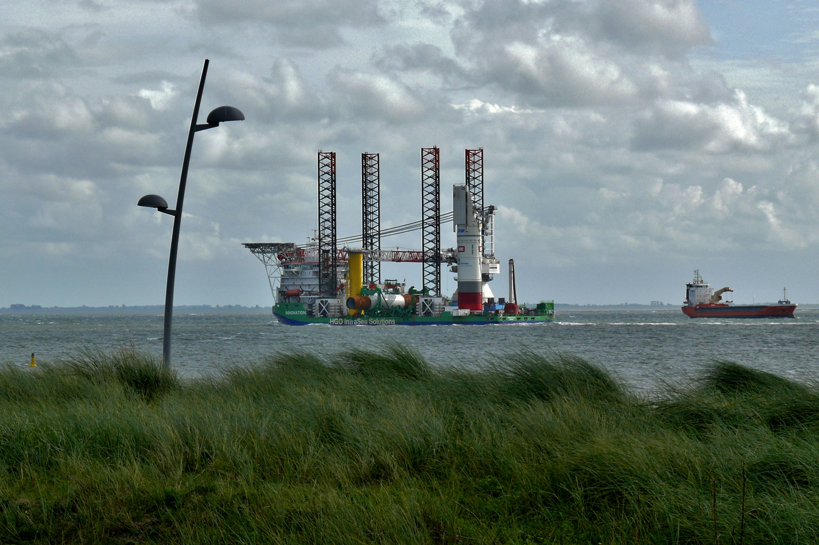 Borkum - Die "Innovation" auf dem Wege in den holländischen Hafen (1)