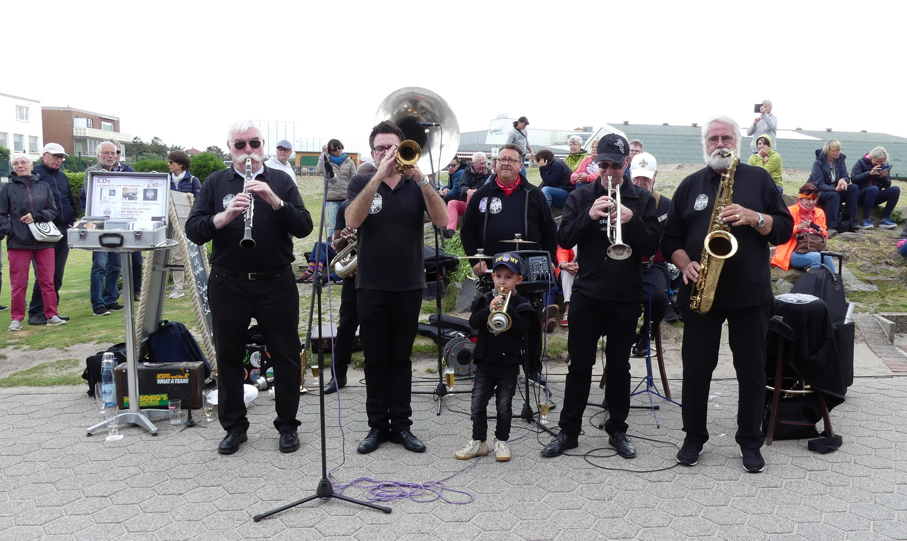 Borkum  -  Die "Schmackes Brass Band" vom Niederrhein ... 