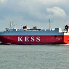 Borkum - Eines der 10 modernen Autotransportschiffe der KESS-Linie ...