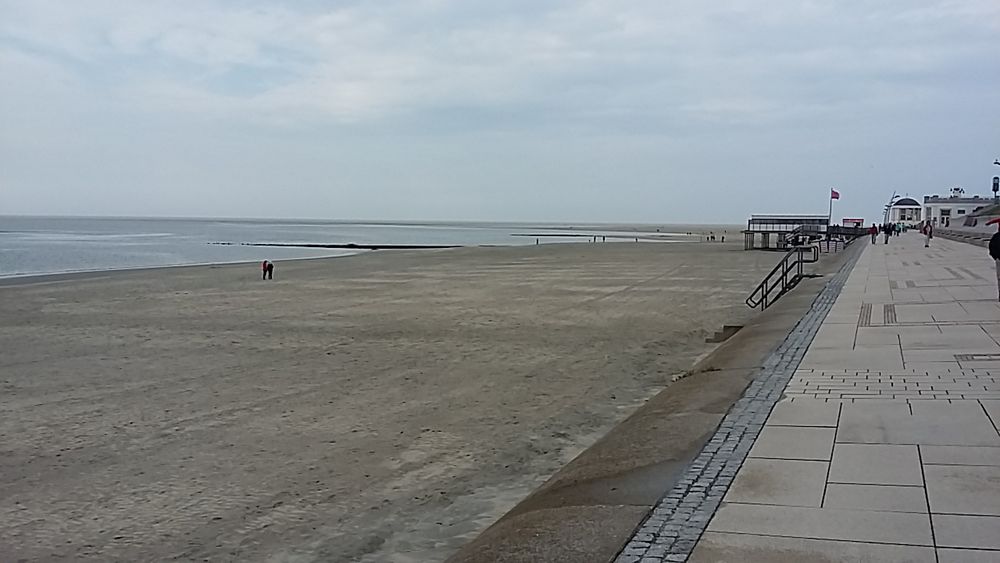 Borkum - Ergebnis der Sandaufspülung vor der Nordstrandpromenade