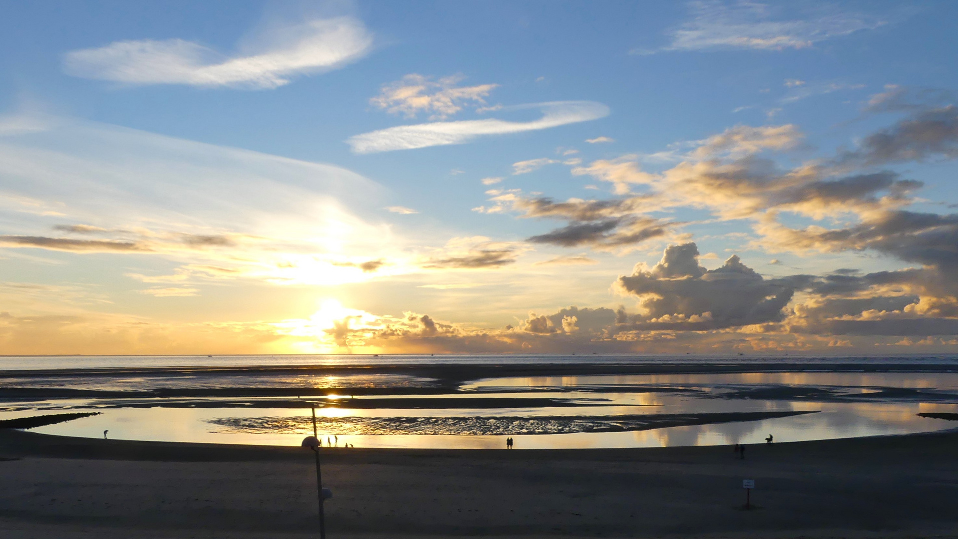 Borkum - Heute hatten wir hier wieder einen schönen Sonnenuntergang