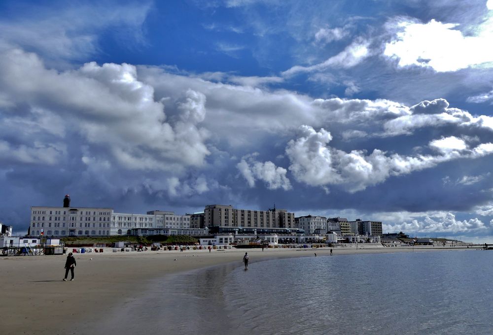 Borkum  -  Heute hatten wir viele Wolken ...