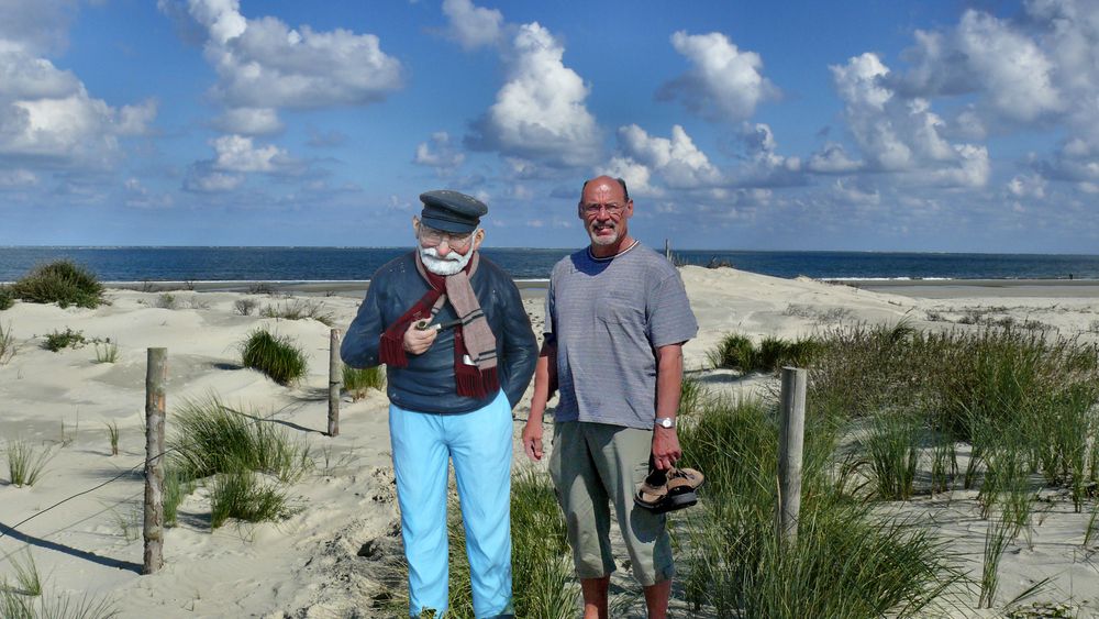 Borkum - Heute war ich mit einem alten Borkumer Freund am Nordstrand unterwegs ..