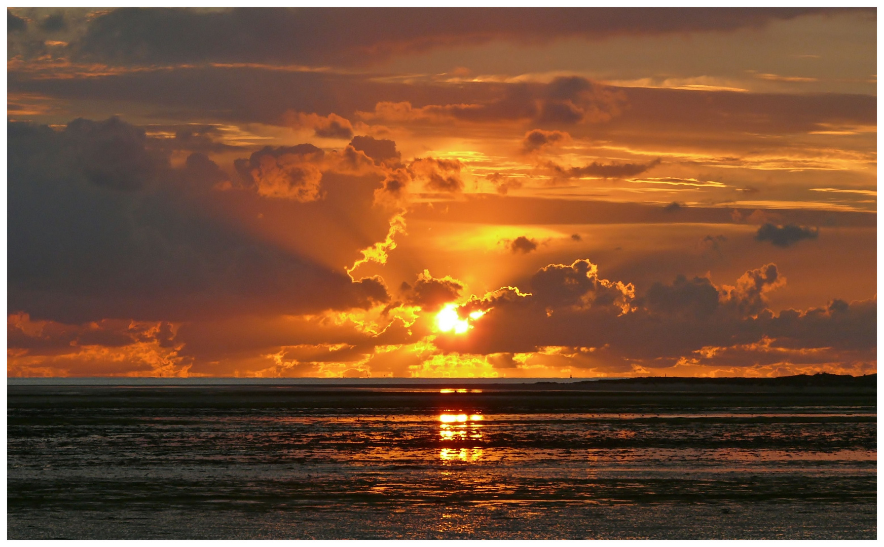 Borkum - Nach starkem Regen folgte ein traumhafter Sonnenuntergang