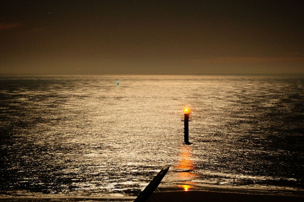 Borkum: Pegel am Südstrand bei Mondlicht