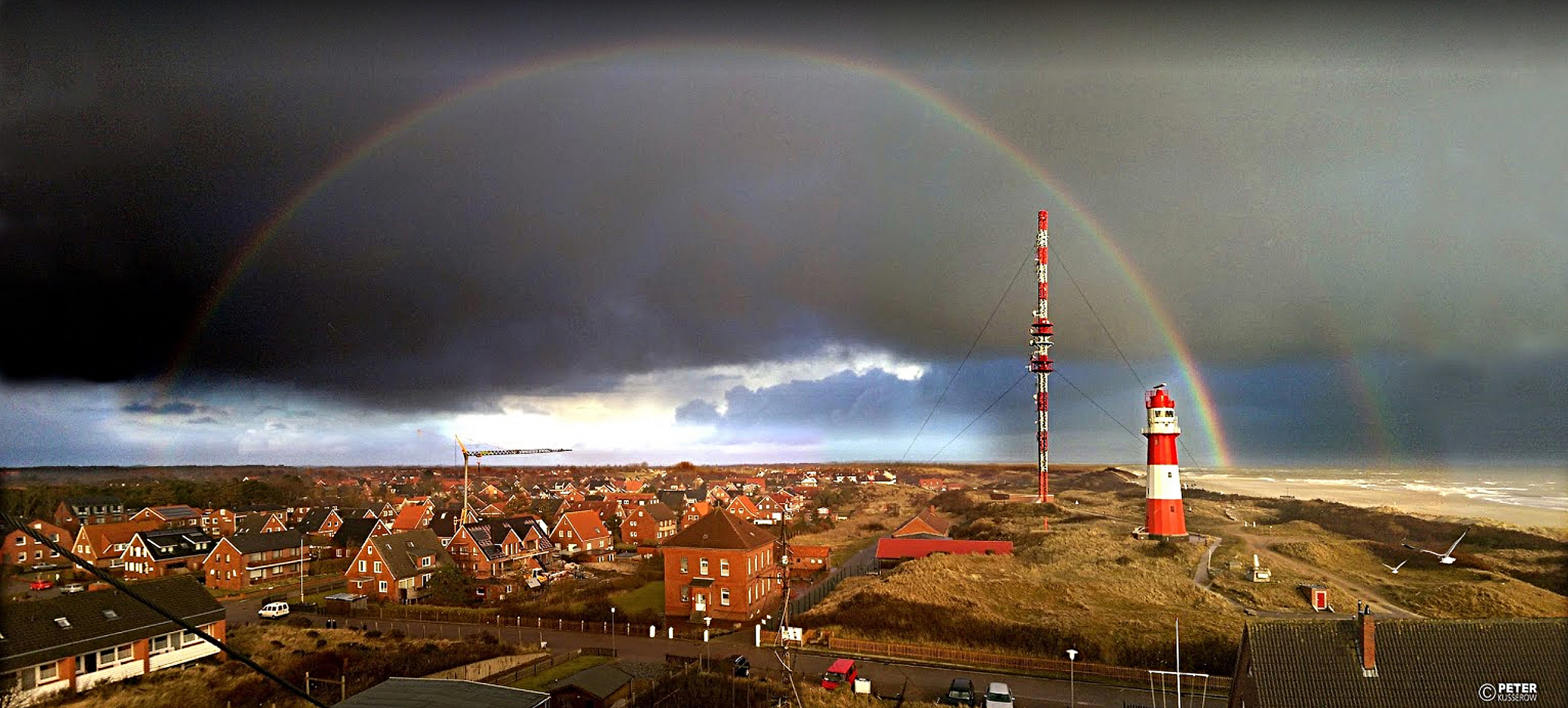 Borkum `Regenbogen über dem Elektrischen´ Aufnahme von der Terrasse der Signalstelle - © 02.04.2015