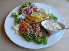 Borkum - Reibekuchen (Kartoffelpuffer) mit Lachs und Krabben