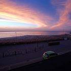 Borkum: Sonnenuntergang mit kupferfarbigen Abendwolken