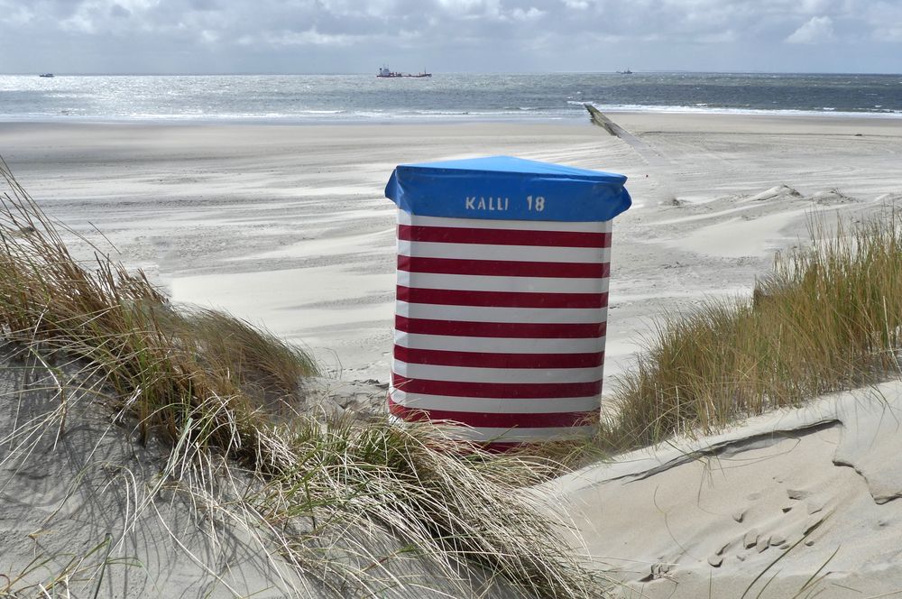 Borkum  -  Strandzelt in den Dünen am Südstrand